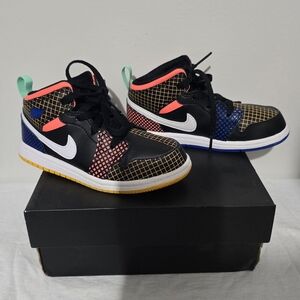 Nike Kids Black and Multicolor Patterned Sneakers